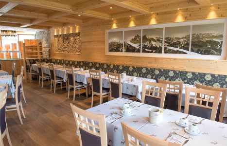 Breakfast room at Hotel Chalet Dlaces